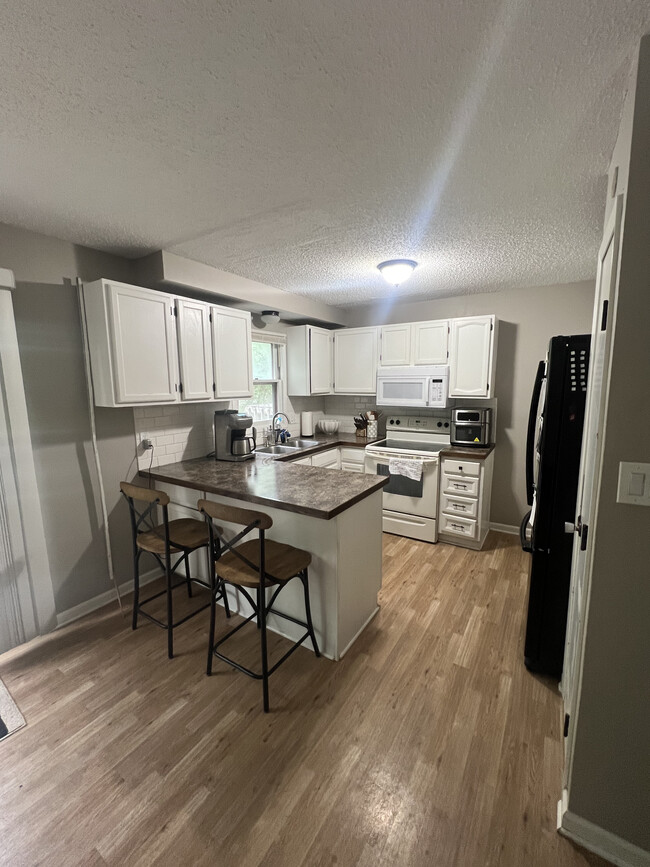 Foto del edificio - 103 E Pleasant View Dr