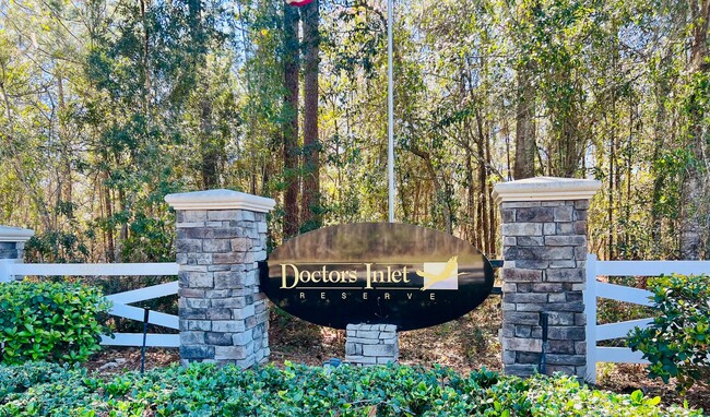 Building Photo - Beautiful views! Family home in Doctors In...