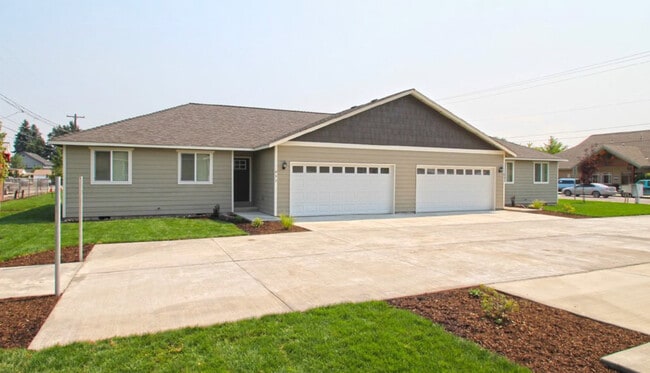 Building Photo - 885 NW 2nd St. Building Photo - 885 NW 2nd St.