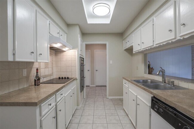 Foto del edificio - 12234 Meadow Hollow Dr