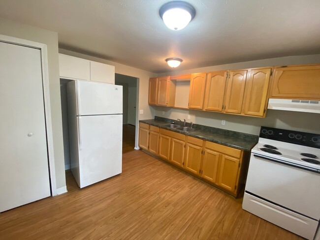Building Photo - 1414 Alpine Dr