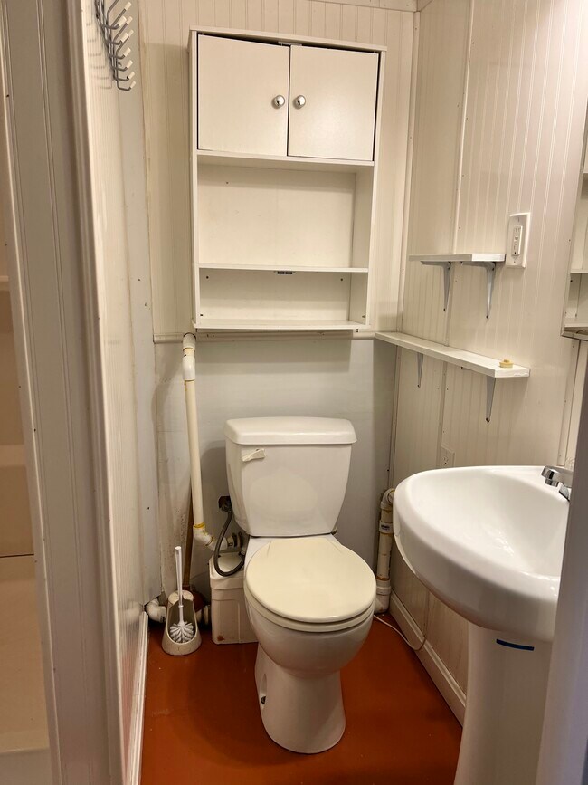 Bathroom - 701 Apple Orchard Ct