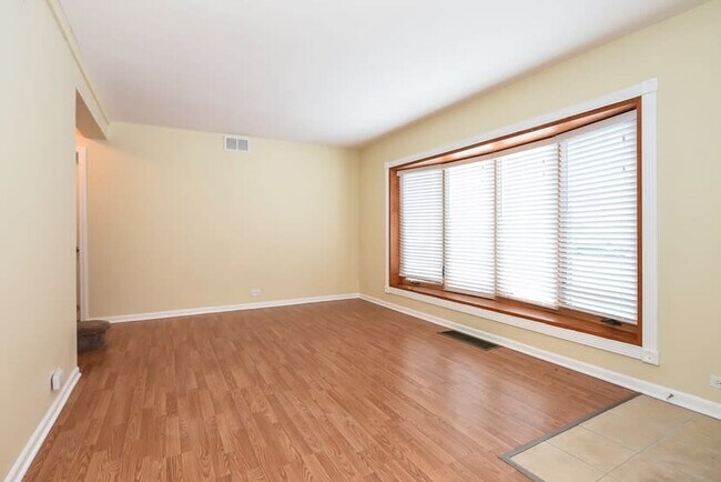 Building Photo - 4100 W 99th Pl