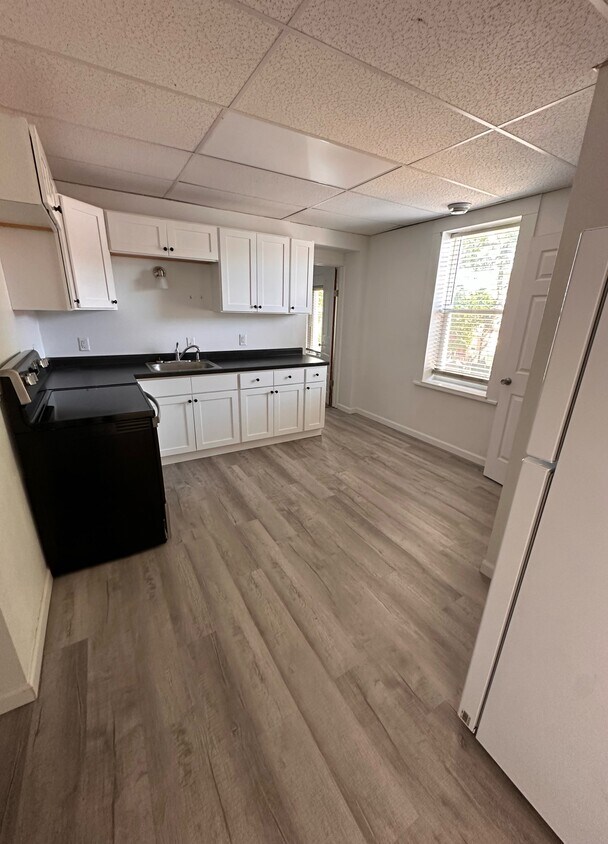 Foto principal - 2418 Central Ave Apartments LLC