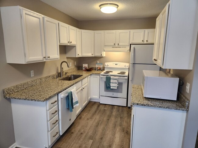 Fully renovated kitchen - 1351 Idaho Ave S