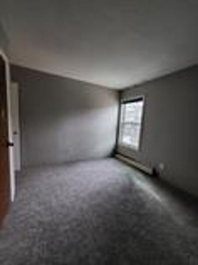 Building Photo - Heat included! Walk to gondola or town!