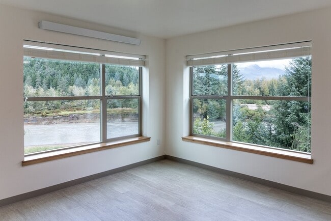 Building Photo - 3039 Clinton Dr
