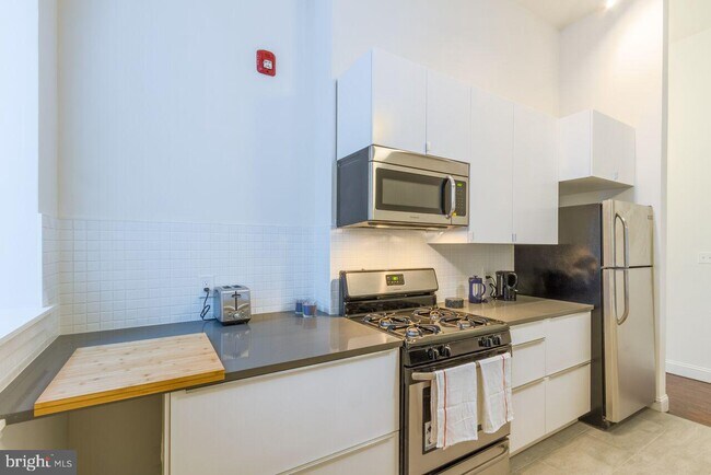 Foto del edificio - 1558 E Montgomery Ave
