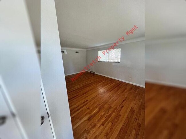 Foto del edificio - 974 Lindsay Lane