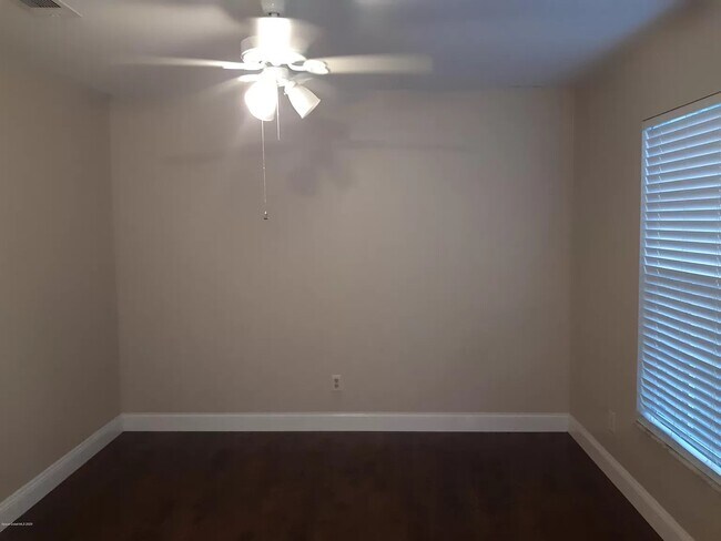 Building Photo - 5937 Aires Ave