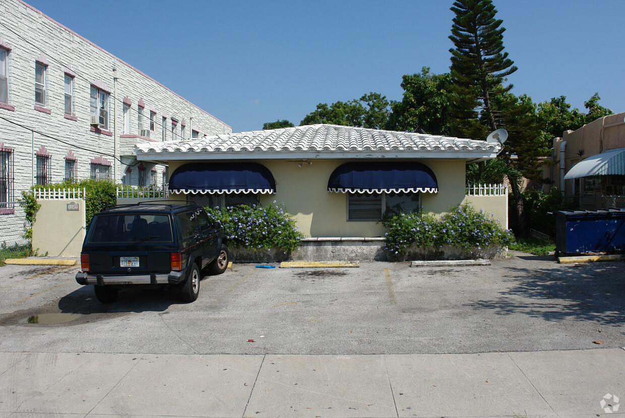 Building Photo - Little Havana Apts