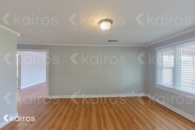 Foto del edificio - 4417 Brown Ave.