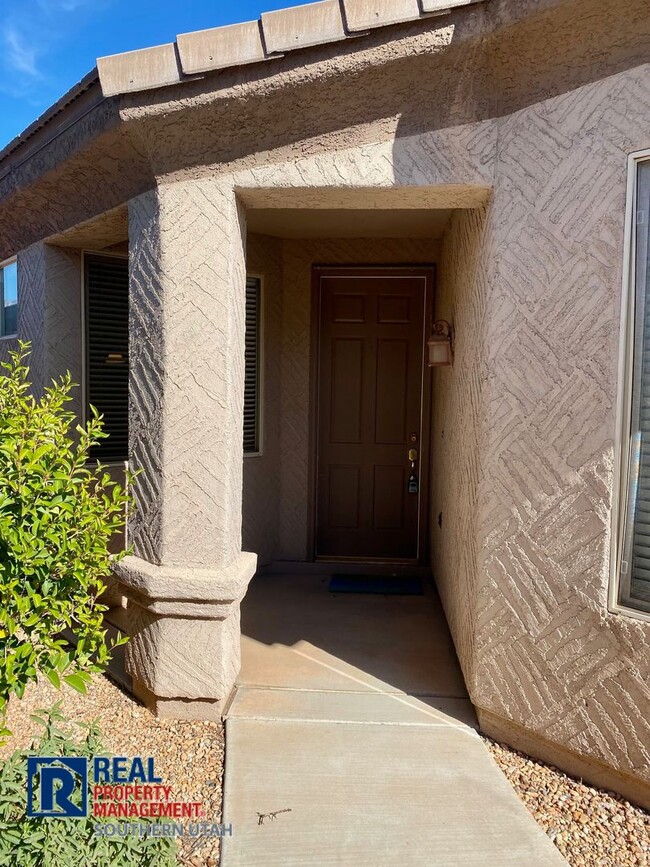 Building Photo - Coral Canyon Home
