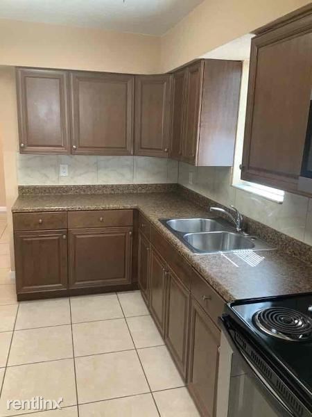 Foto del edificio - 4 br, 2 bath House - 661 SW 31st Ave