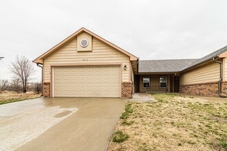 Building Photo - 1812 Clover Dr