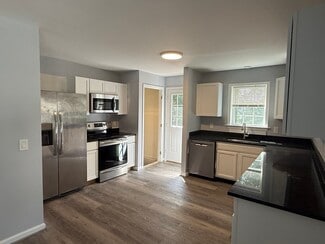 Building Photo - 22 Boyden St