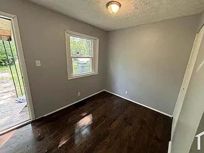 Foto del edificio - Newly Remodeled 4bed/1 bath Total Electric Home