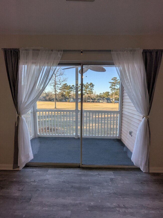 Foto del edificio - 627 Waterway Village Blvd