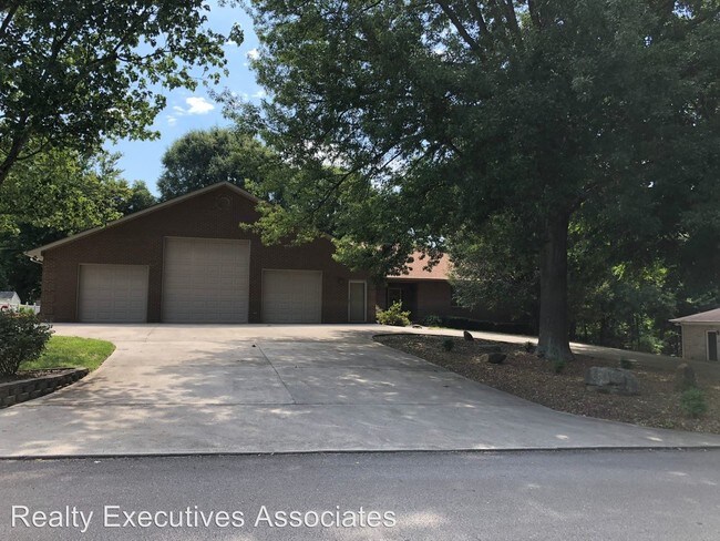 Building Photo - 3 br, 3.5 bath House - 9637 Briarwood Drive