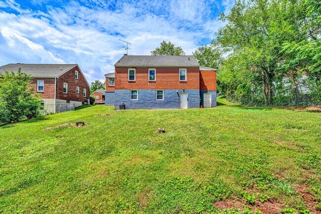 Foto del edificio - Charming Brick Ranch- Roanoke County
