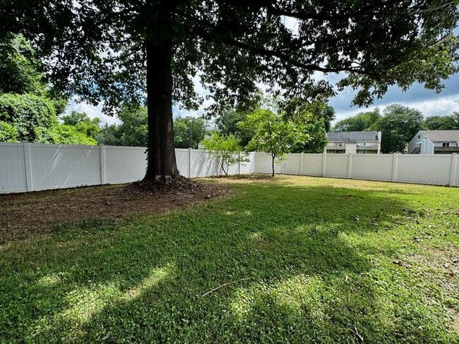 Building Photo - Fenced yard by Greenway near Grissom High School