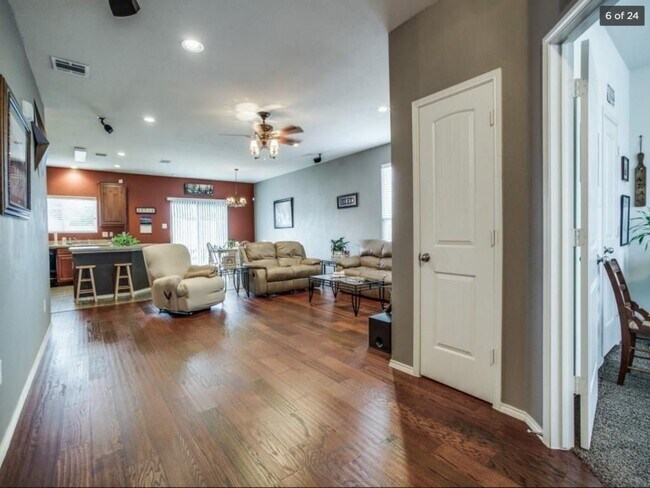 Building Photo - 4812 Blue Top Dr
