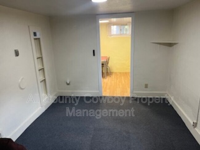 Foto del edificio - 557 1/2 N 8th St