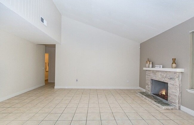 Building Photo - 13739 Sylmar Dr