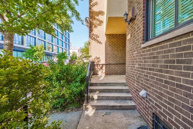 Foto del edificio - 1339 Riggs St NW