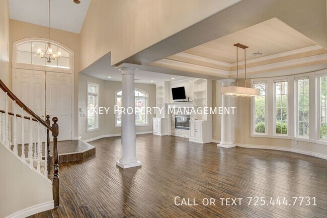 Building Photo - 4 BEDROOM 3.5 BATH + LOFT HOME W/POOL & SP...