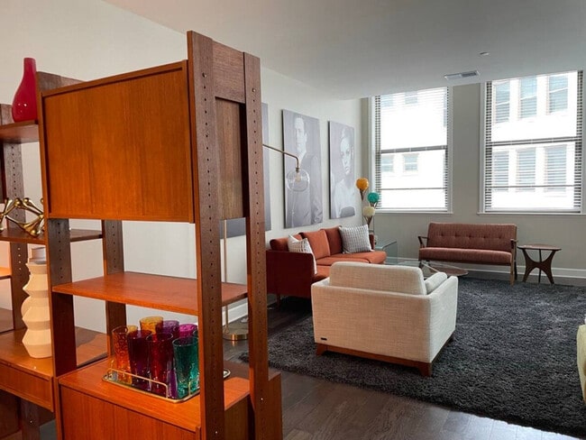 Building Photo - 256 E Main St