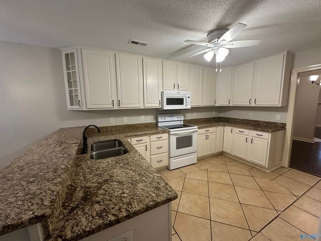 Building Photo - 722 Hobbs Rd SE