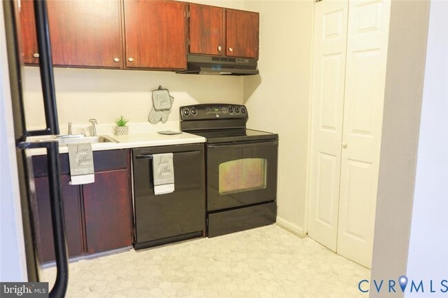 Building Photo - 3221 Hunters Mill Dr