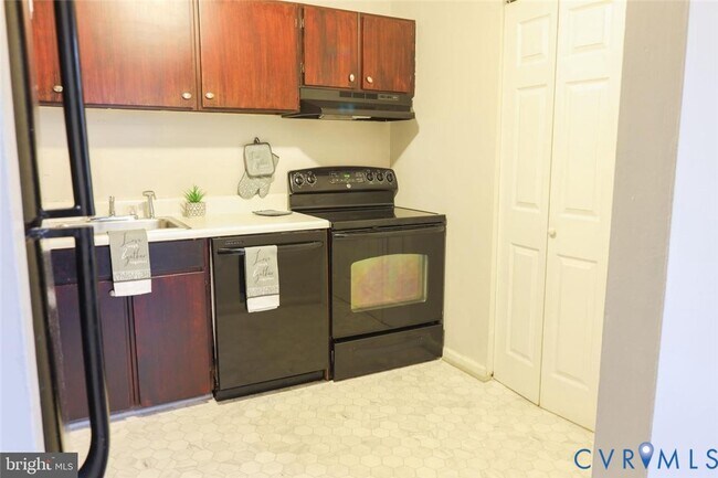 Foto del edificio - 3221 Hunters Mill Dr