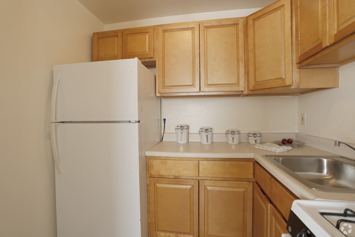 Colonial Village Apartments New Castle, DE