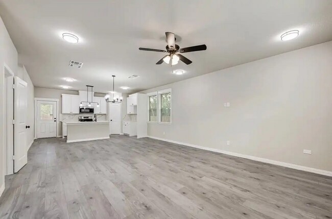 Building Photo - 5612 Black Pine Cir