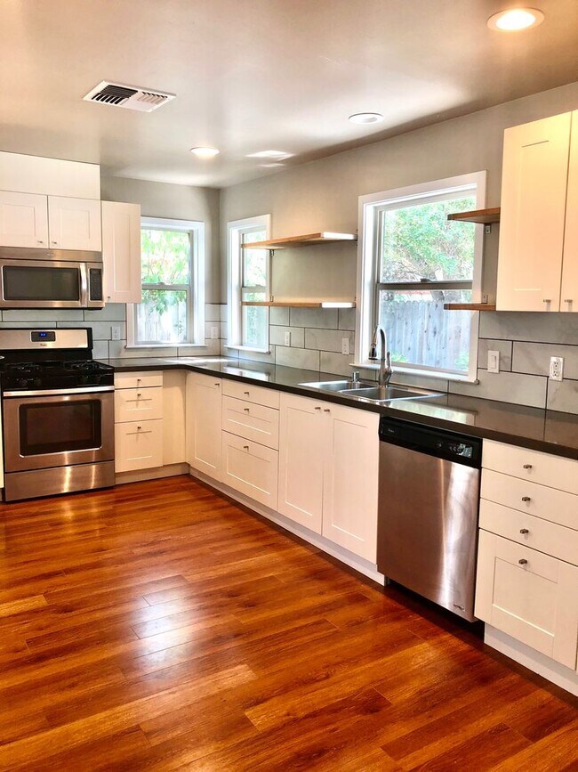 Building Photo - Recently renovated home near downtown Davis