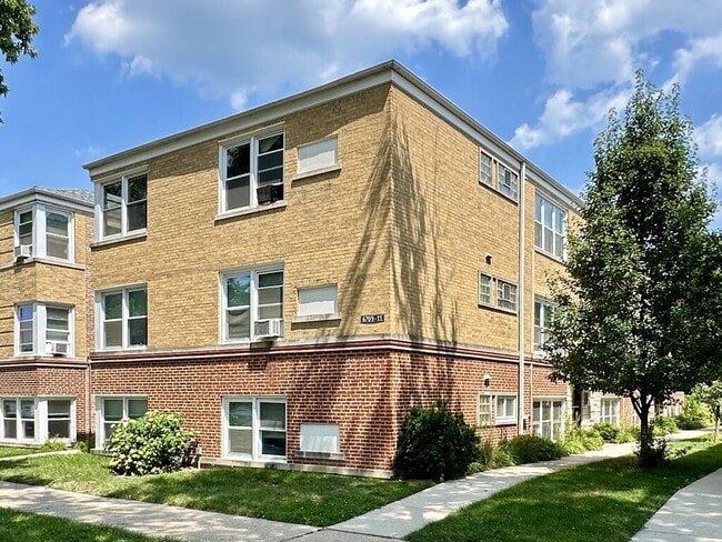 Building Photo - 6711 N California Ave