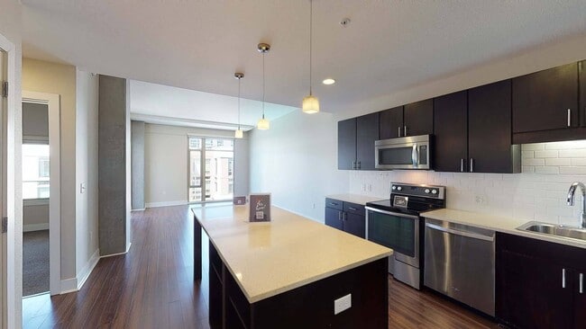 Interior Photo - Channel Mission Bay