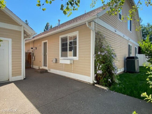 Building Photo - 920 Spokane Ave