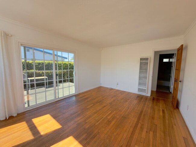 Building Photo - 4912 Dixie Dr