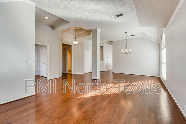 Foto del edificio - 10717 Camelot Dr