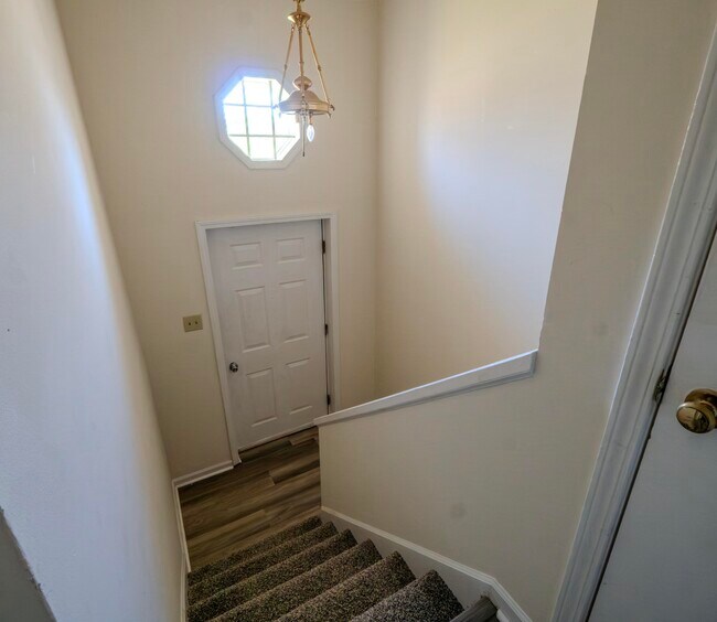 Foto del edificio - 922 Southern Hills Dr