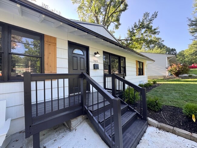 Building Photo - 7409 Beverly St