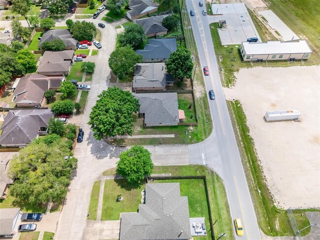 Foto del edificio - 22142 Pearl Lake Dr