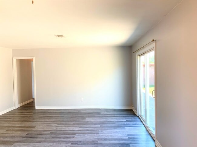 Building Photo - 8117 Jamieson Ave