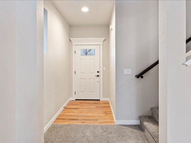 Foto del edificio - Free September Rent!  Beautiful Newer 4 Be...