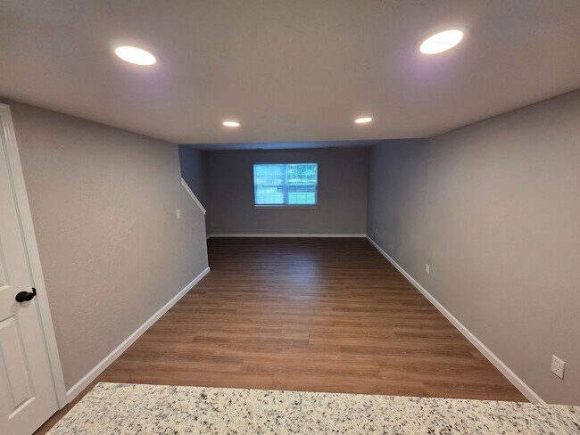 Foto del edificio - Updated 2 bedroom 2 bath with pool