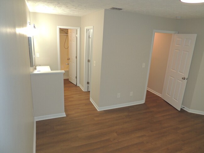 Building Photo - 1006 Wood Creek Dr