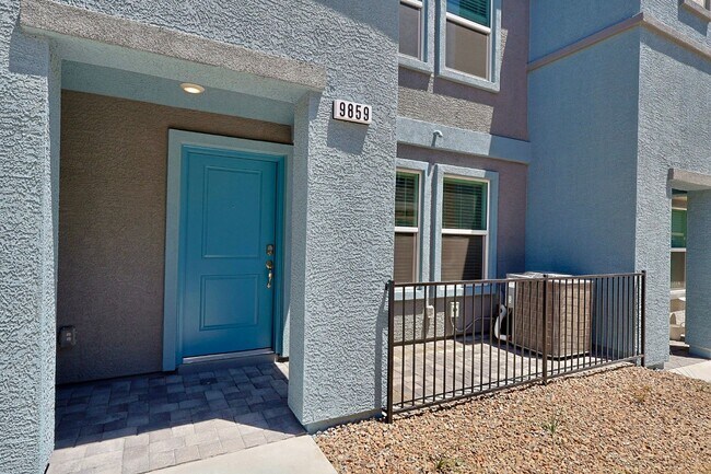Building Photo - Brand new townhome in SW ready for you to make it your own!